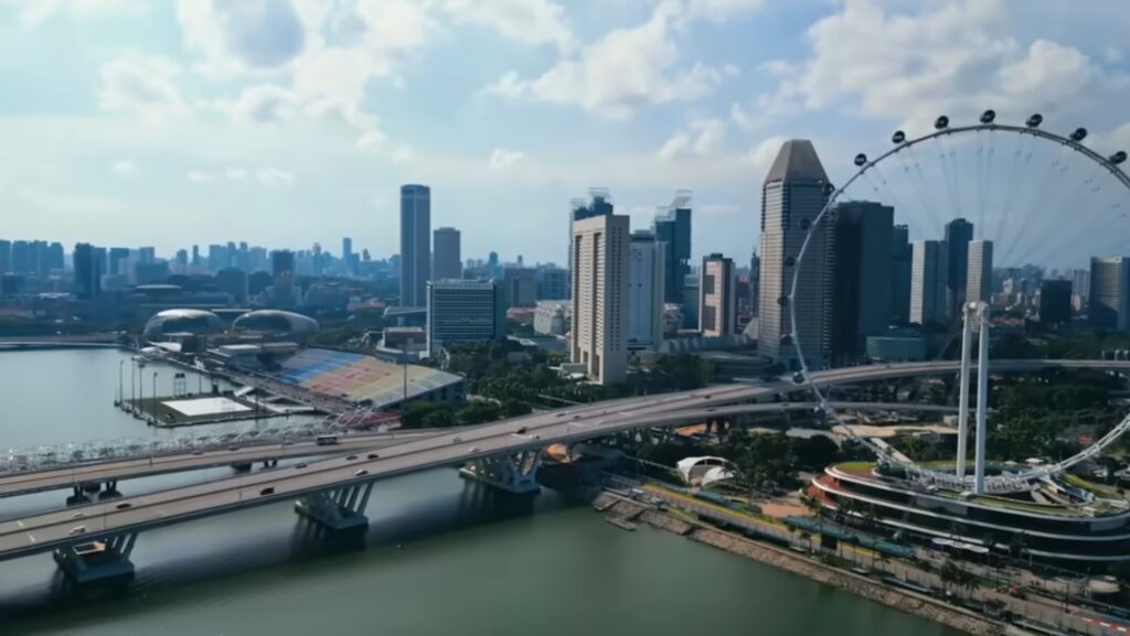 Singapur edificios y noria