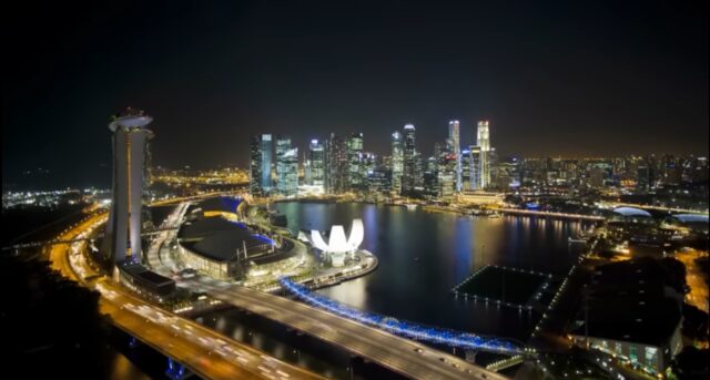 cuidad de Singapur de noche desde el aire